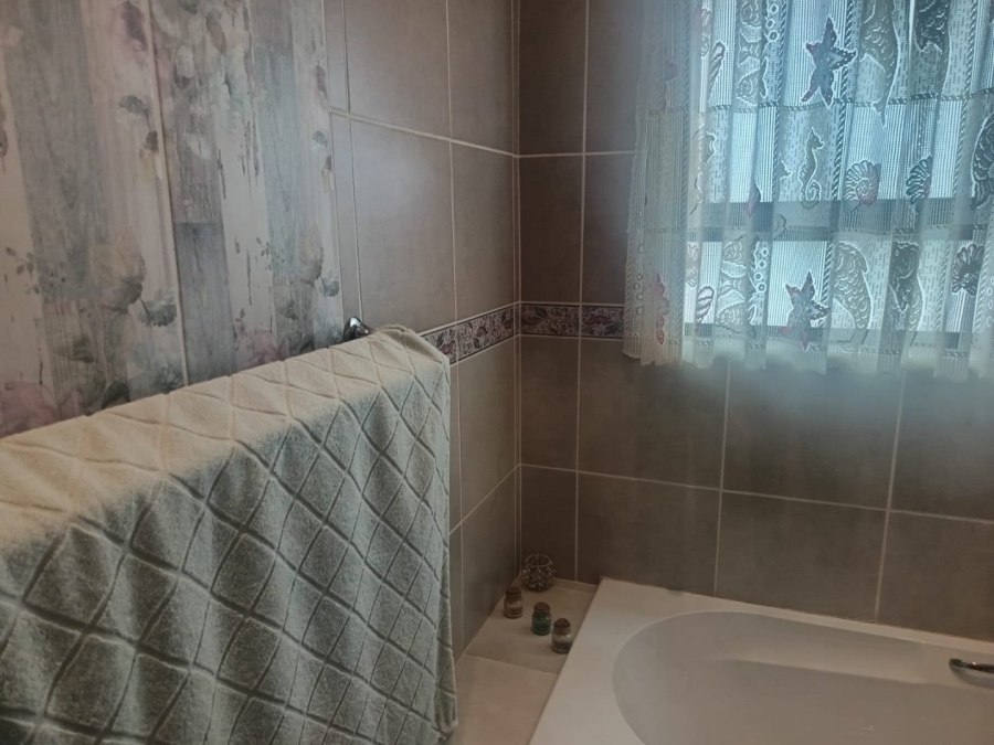 4 Bedroom Property for Sale in Rhodesdene Northern Cape